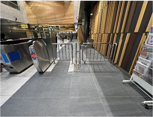 改札機更新に伴う床改修工事